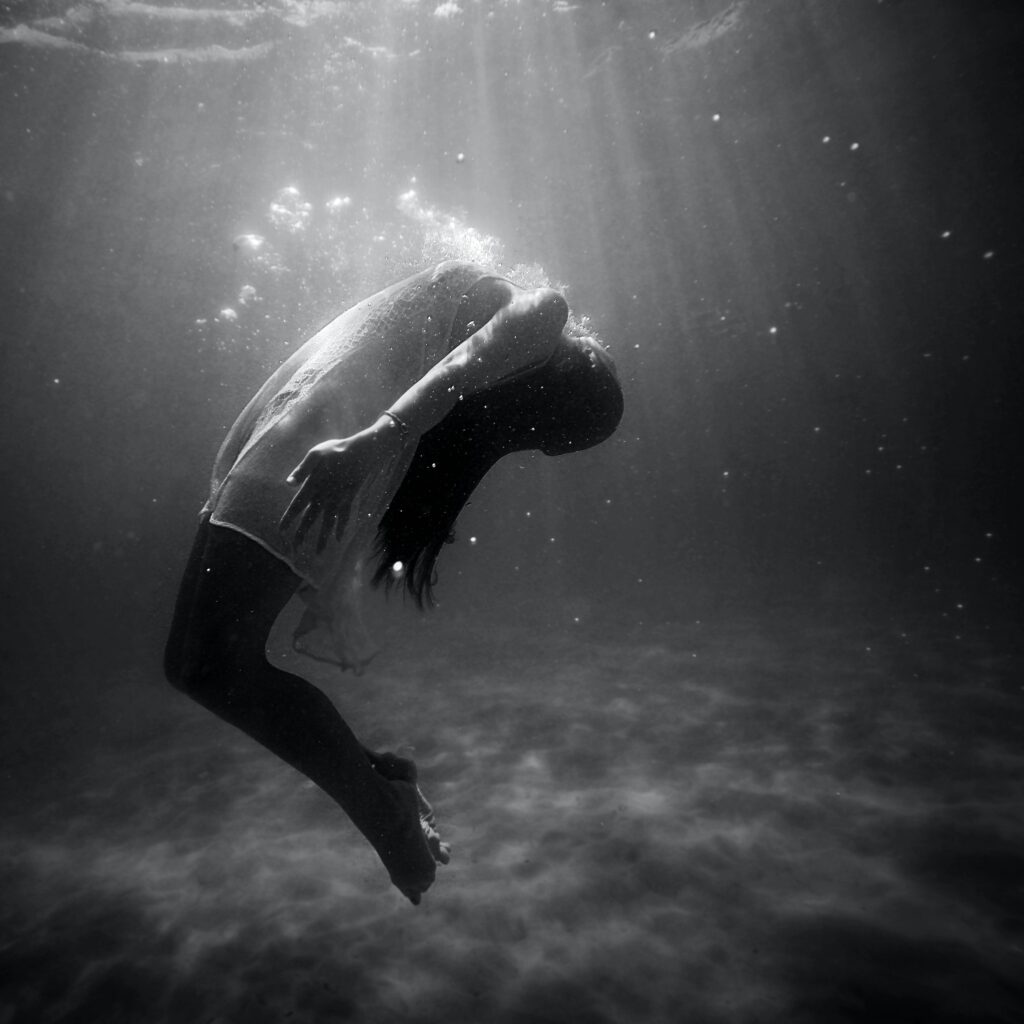 Depressione - donna sott'acqua